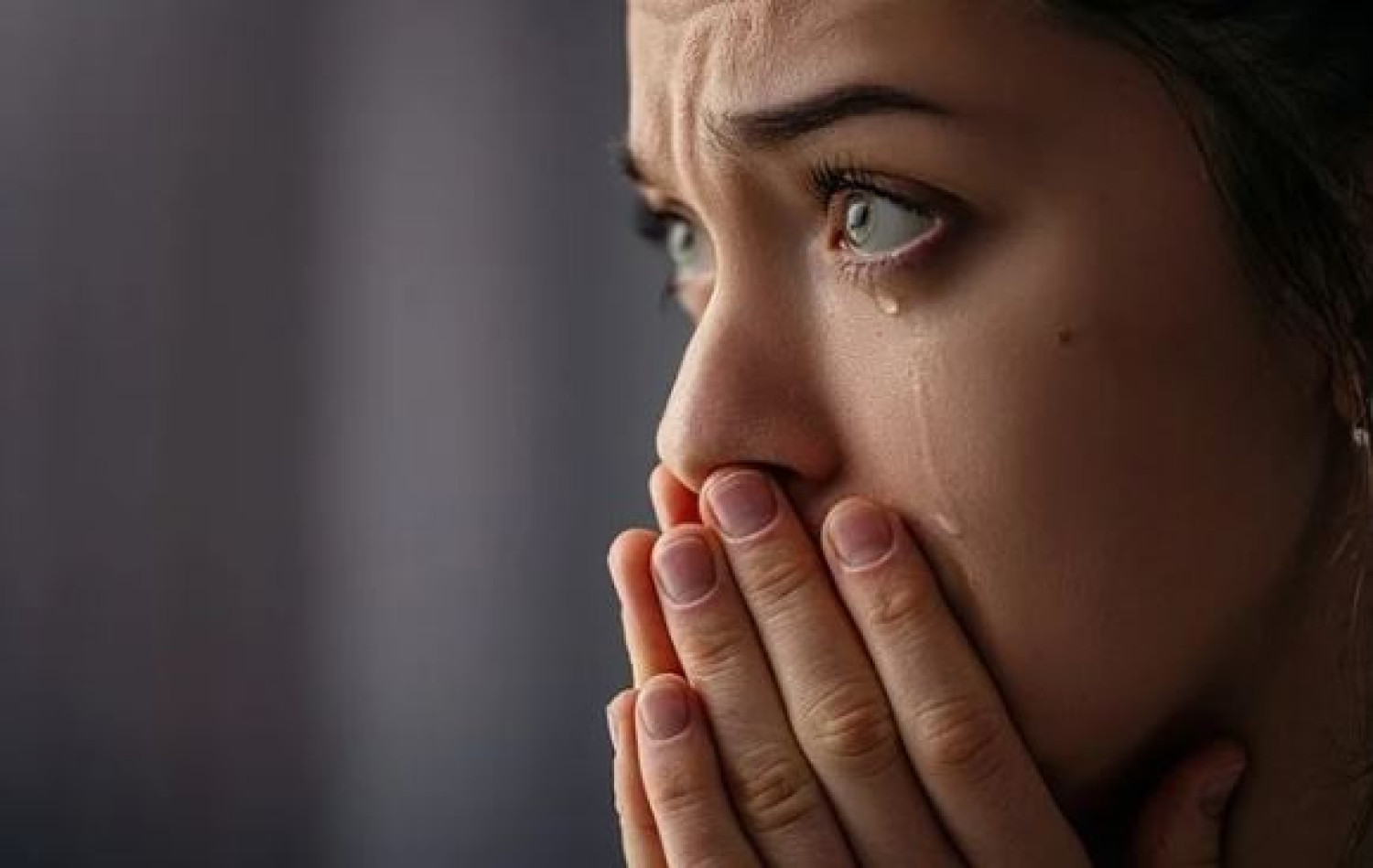 Meghallotta, ahogy a férje róla beszél a családjának – nem  tudta elfojtani a sírást