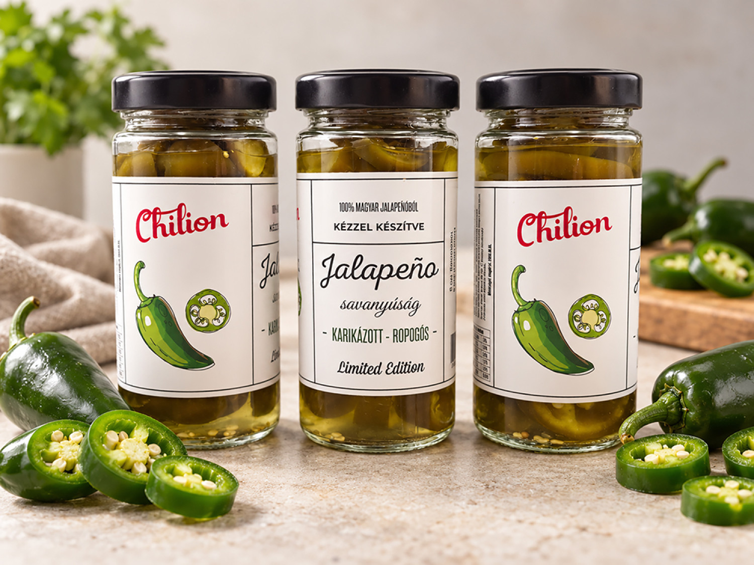Bio jalapeñóból készült csípős savanyúság és három recept a maradék léhez
