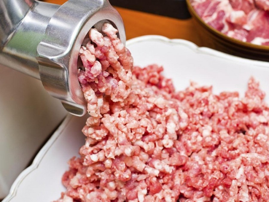Hogy lesz a darált húsból ínycsiklandozó rántott szelet? Nézd meg lépésről lépésre!