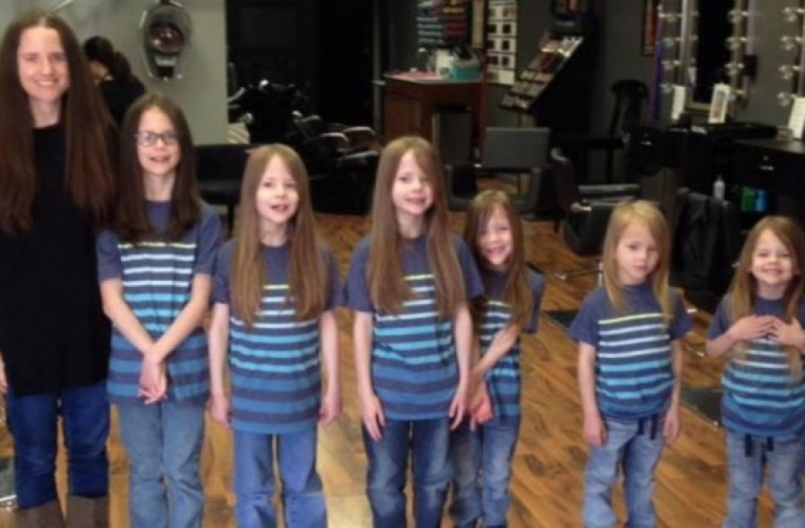 A 6 testvért csúfolják az iskolában a hosszú hajuk miatt – de új frizurájukkal bosszút állnak