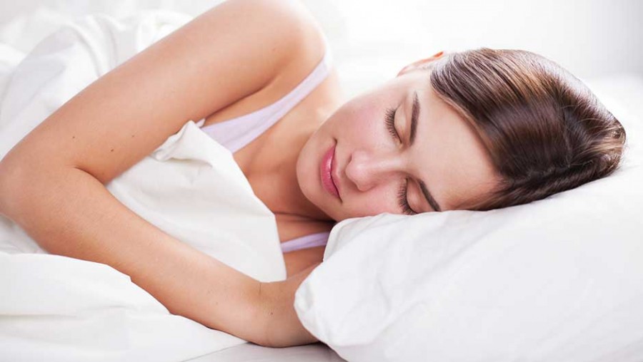 Érezted már, hogy alvás közben hirtelen megrándul a tested? Ez van a hátterében.