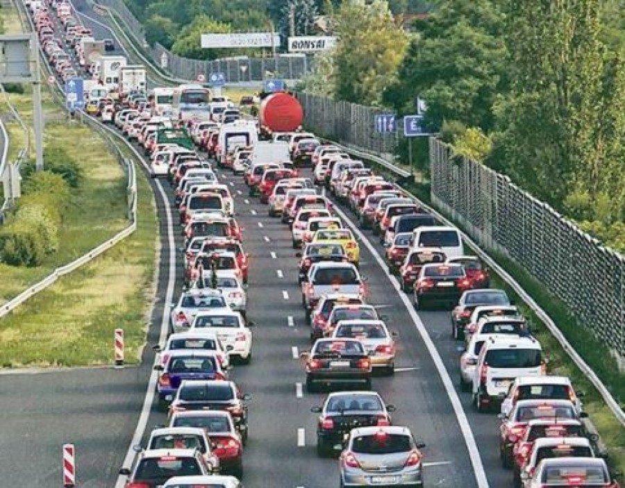 Már 20 kilométeres a dugó az M7-esen Budapest felé